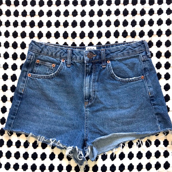 UO BDG Mom Cutoff Jeans High Waist Shorts sz 29 - Picture 2 of 12